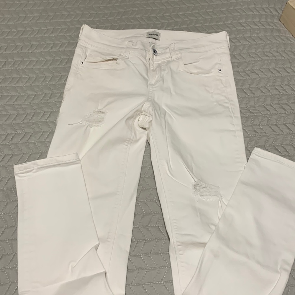 White distressed skinny jeans